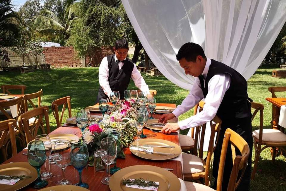 SE BUSCA PERSONAS PARA DISTINTAS ÁREAS EN RESTAURANTES |